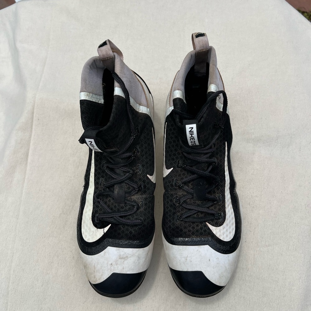 Nike Black and White Men's Athletic Shoes